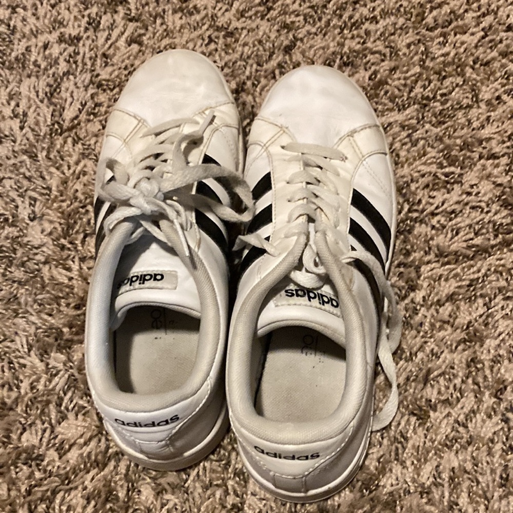 Adidas womens tennis shoes size 7.5